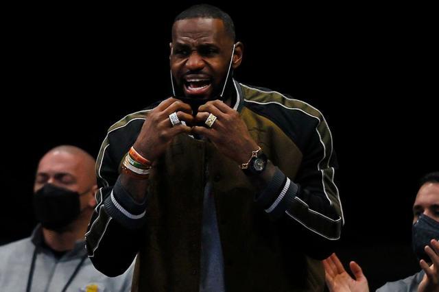 1619516102808028410.jpg LeBron-James-injury-return-Lakers.jpg